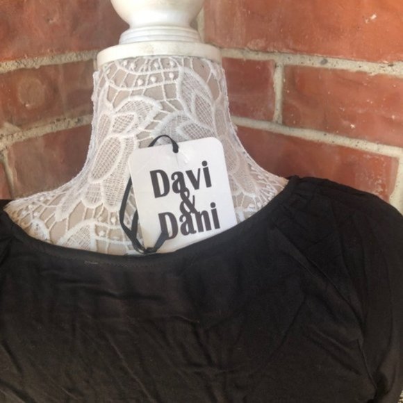 Davi & Dani Baroque Sleeve Accent Shift Dress - Picture 10 of 10